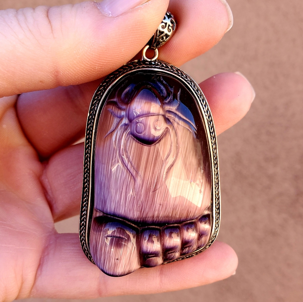 New Huge Carved Purple Cat Eye Spider Foot Pendant.